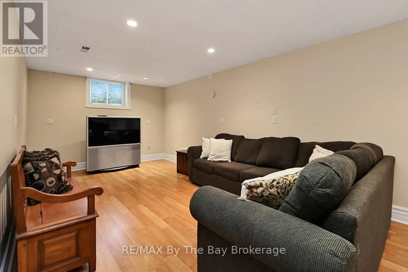 54 Fairway Crescent — photo 35 of 40