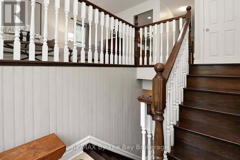 54 Fairway Crescent — photo 5 of 40