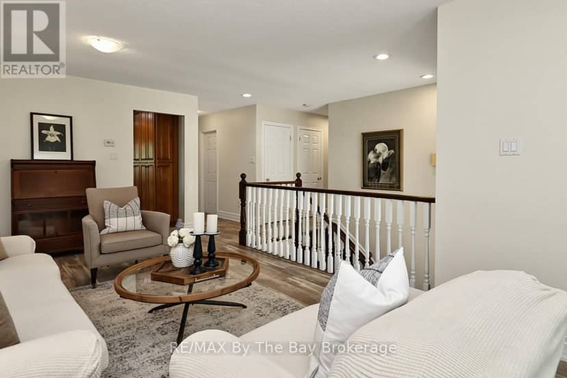 54 Fairway Crescent — photo 9 of 40