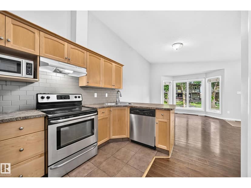 12124 122 ST NW — photo 10 of 40
