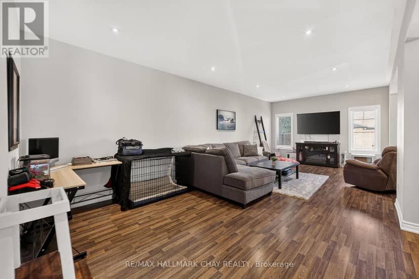 32 Jones Street — photo 10 of 40