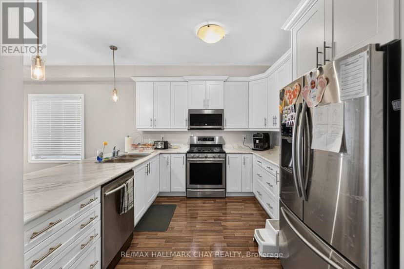 32 Jones Street — photo 12 of 40