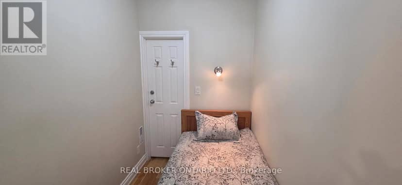 17 Howard Park Avenue — photo 13 of 29
