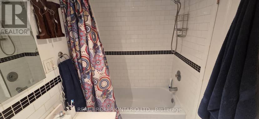 17 Howard Park Avenue — photo 15 of 29