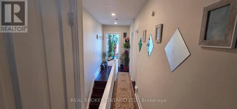 17 Howard Park Avenue — photo 17 of 29
