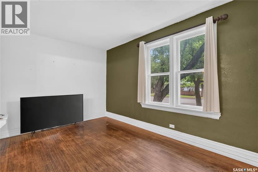 316 Bartlett AVENUE — photo 7 of 40
