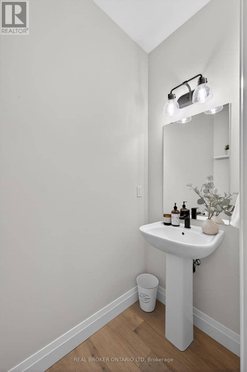 1765 Brayford Avenue — photo 17 of 39