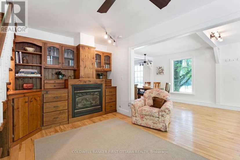 1358 Rideau Ferry Road — photo 11 of 40