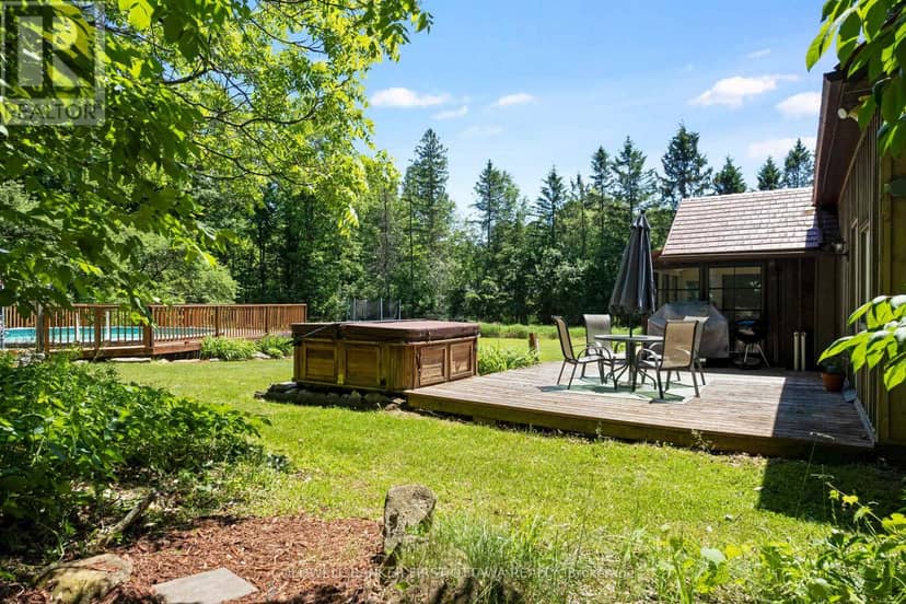 1358 Rideau Ferry Road — photo 3 of 40