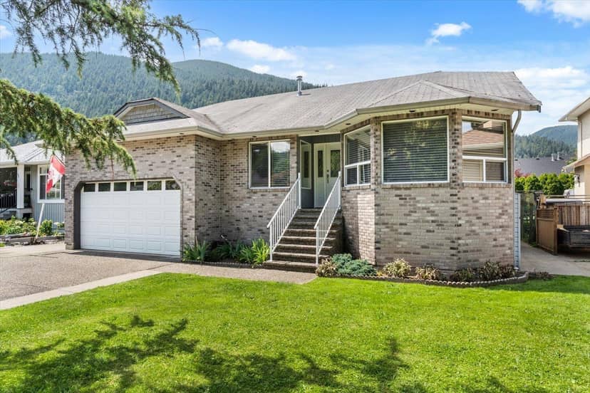 322 MIAMI RIVER DRIVE, Harrison Hot Springs, Harrison Hot Springs