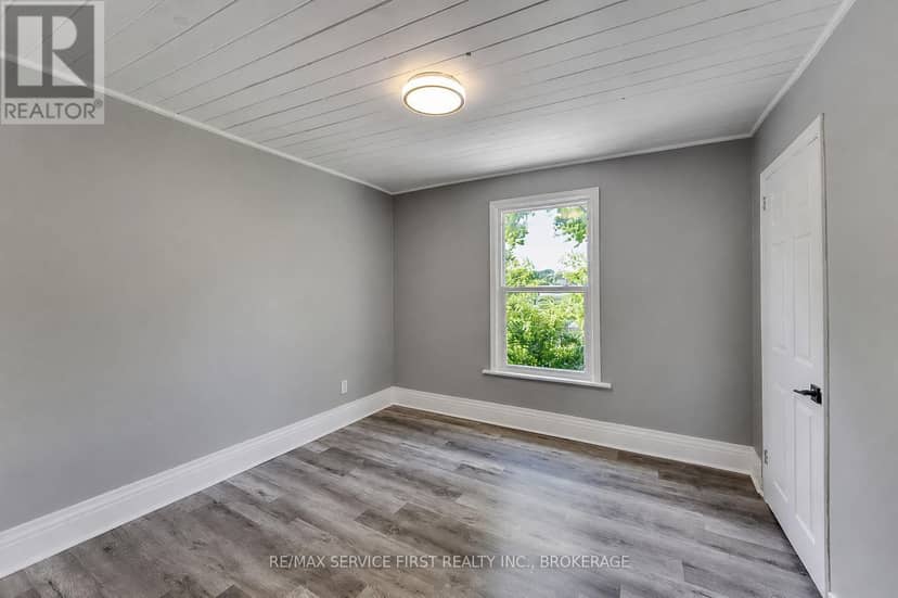 211 Raglan Road — photo 18 of 29