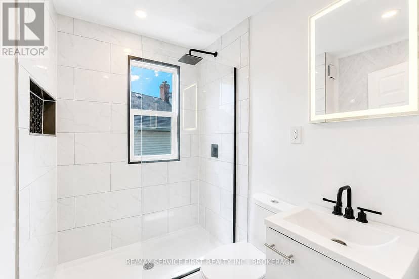 211 Raglan Road — photo 19 of 29