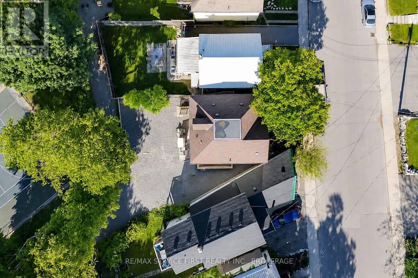211 Raglan Road — photo 27 of 29