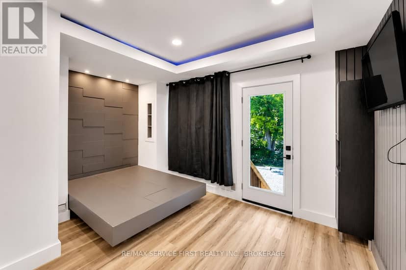 211 Raglan Road — photo 9 of 29