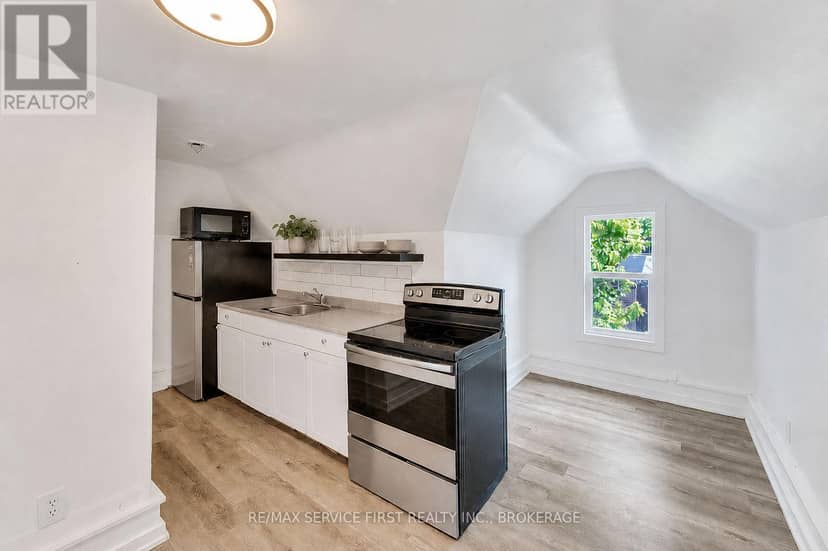211 Raglan Road — photo 20 of 29