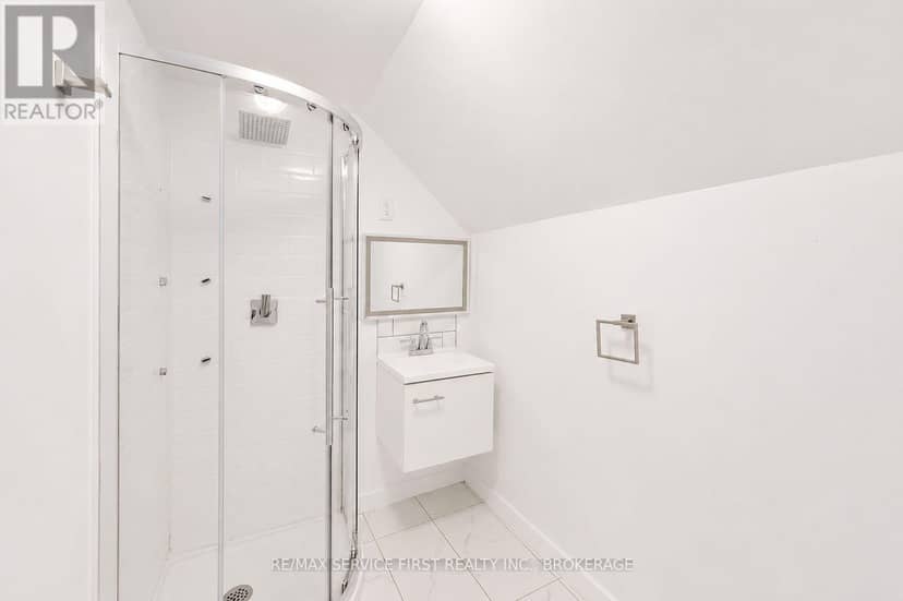 211 Raglan Road — photo 22 of 29
