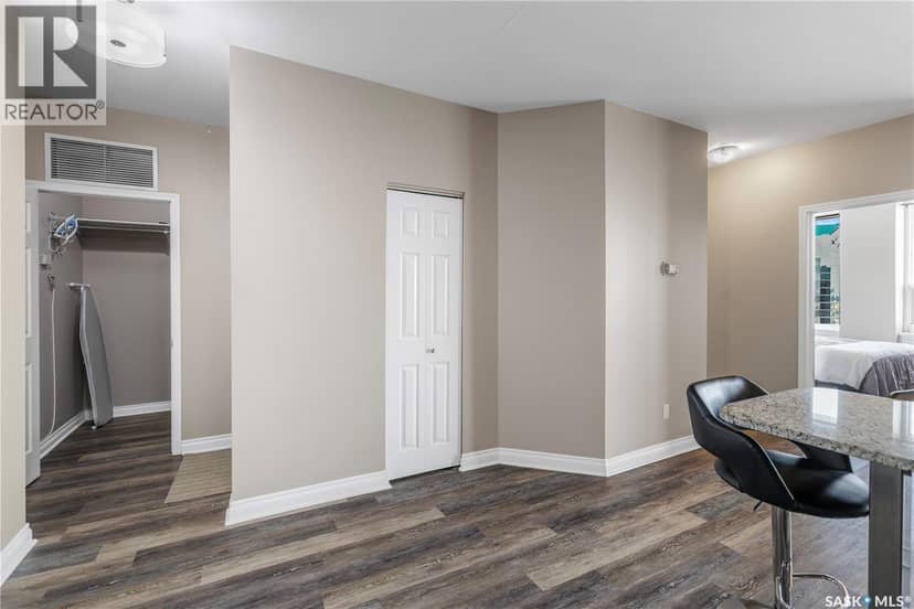 1106 1867 Hamilton STREET — photo 9 of 34