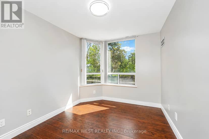 326 - 68 Corporate Drive — photo 8 of 14