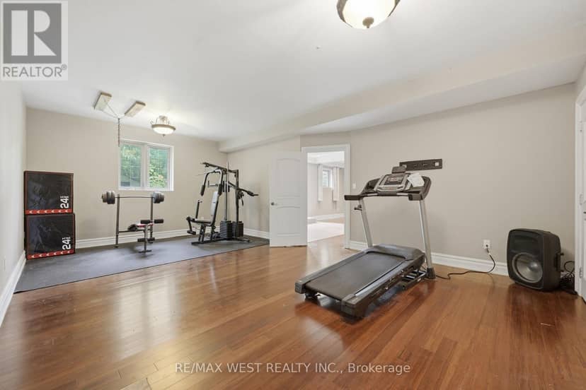 2 Kingswood Drive — photo 18 of 37