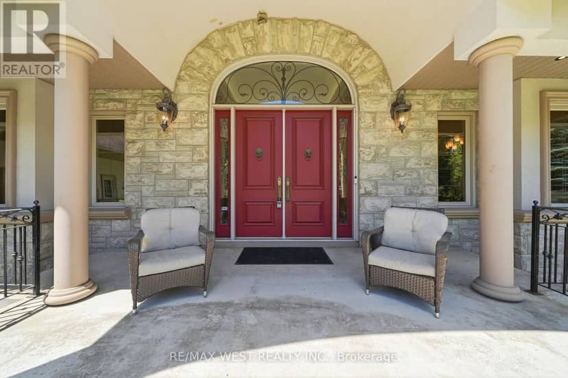 2 Kingswood Drive — photo 4 of 37