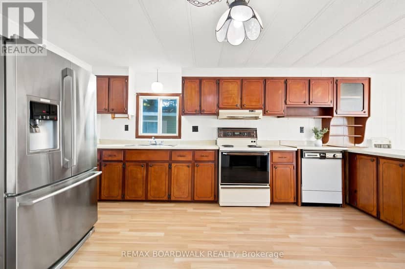 516 Maplegrove Road — photo 10 of 24