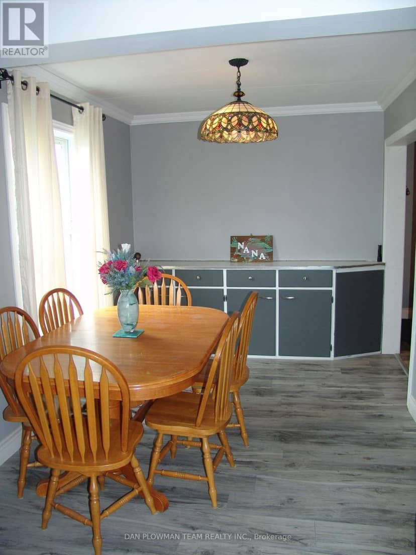65 Inglis Street — photo 4 of 22