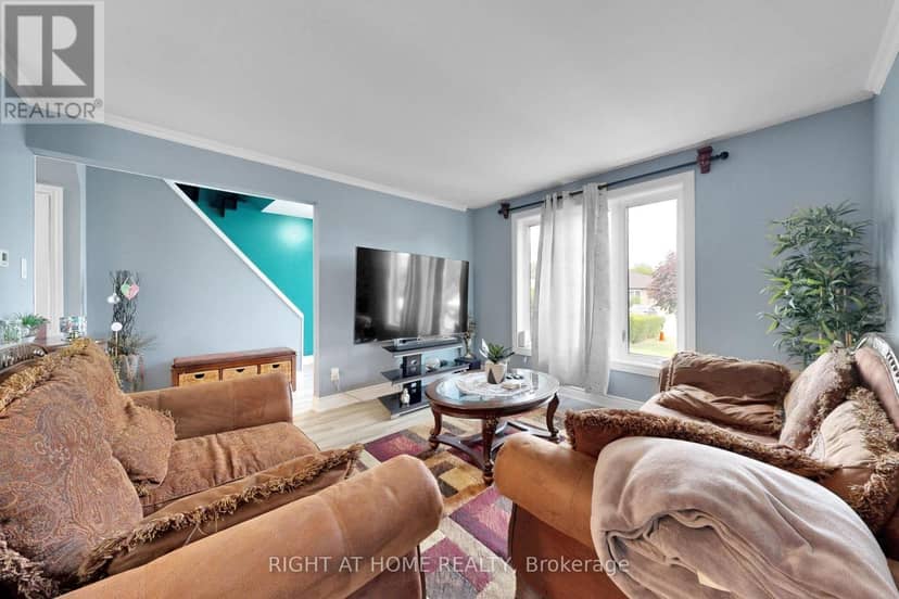 41 Flamingo Crescent — photo 4 of 40