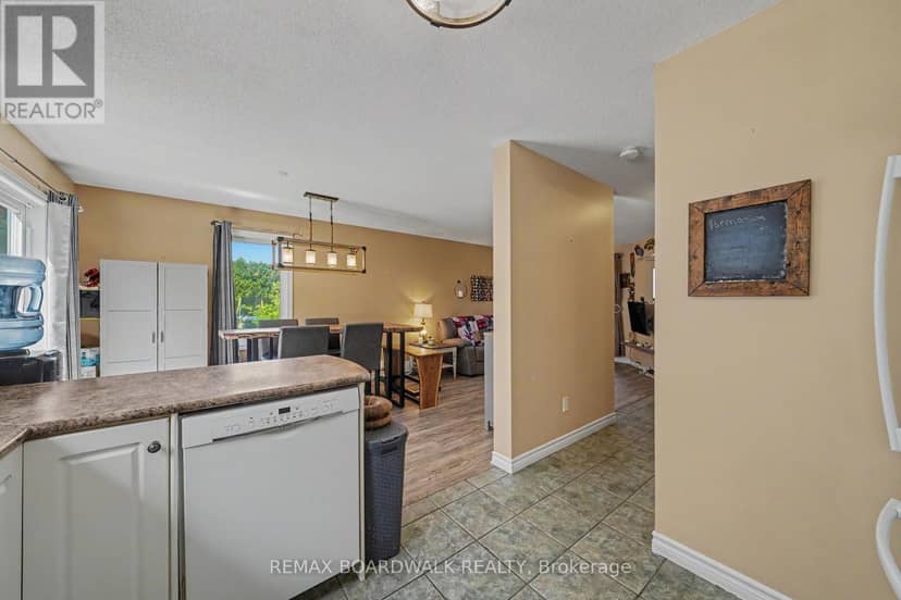 38 Roger Crescent — photo 12 of 33
