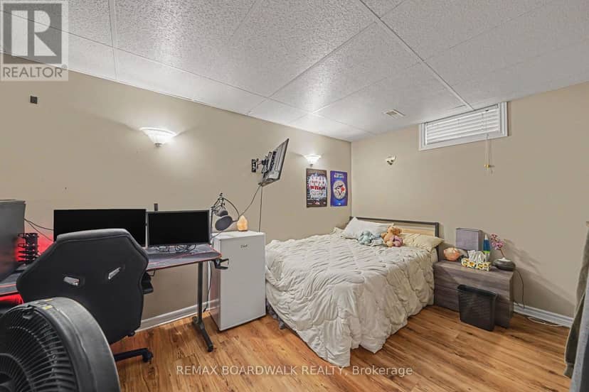 38 Roger Crescent — photo 24 of 33