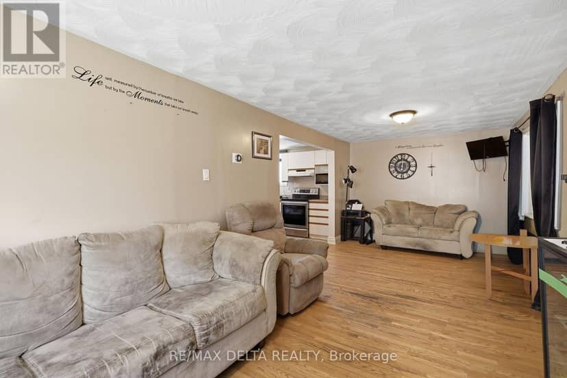 49 Lochiel Street E — photo 12 of 24