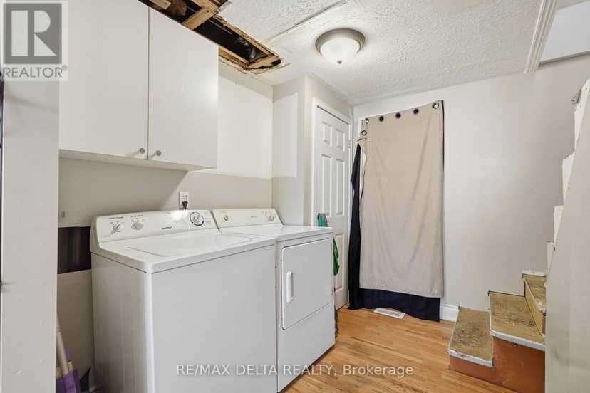 49 Lochiel Street E — photo 16 of 24