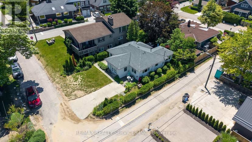 70 Oak Street — photo 4 of 40
