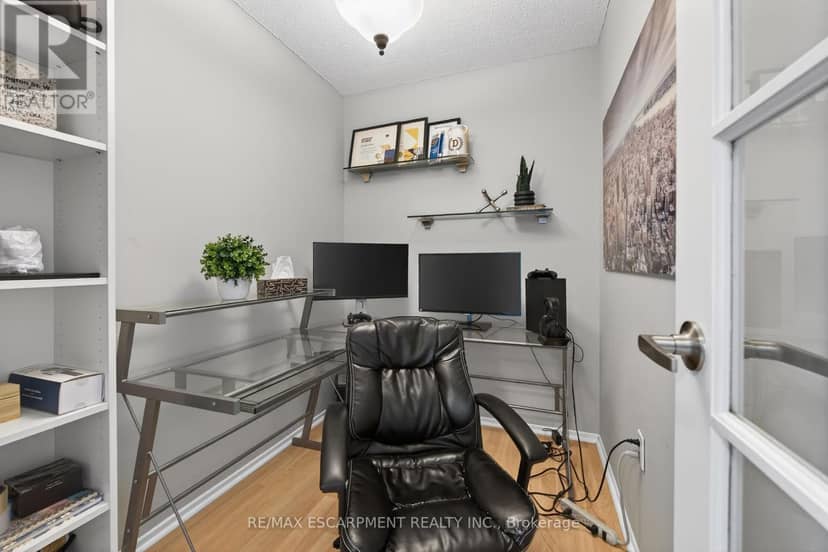 1005 - 700 Dynes Road — photo 11 of 40