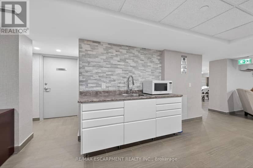 1005 - 700 Dynes Road — photo 37 of 40