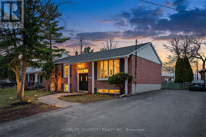 578 Trafford Crescent — photo 2 of 21