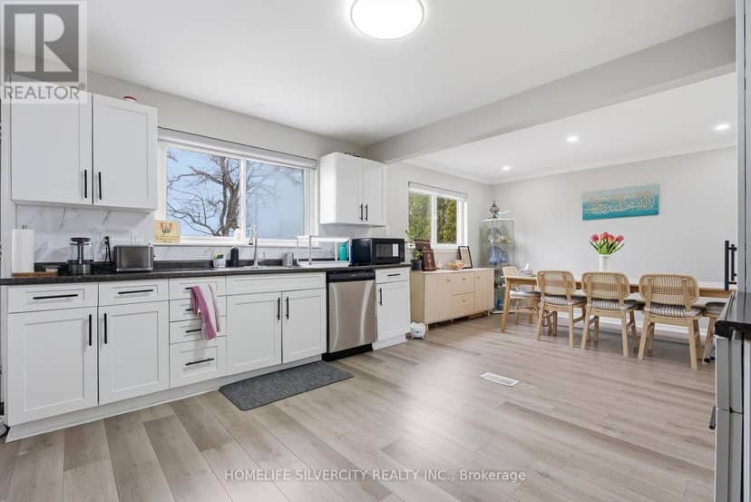 578 Trafford Crescent — photo 6 of 21