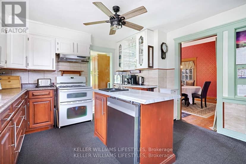 93 Sarah Street — photo 16 of 40