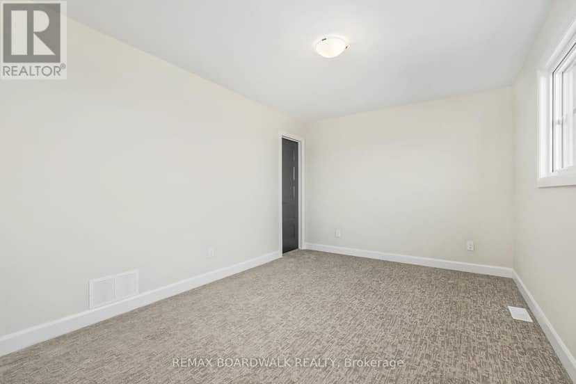 1039 Chablis Crescent — photo 12 of 15