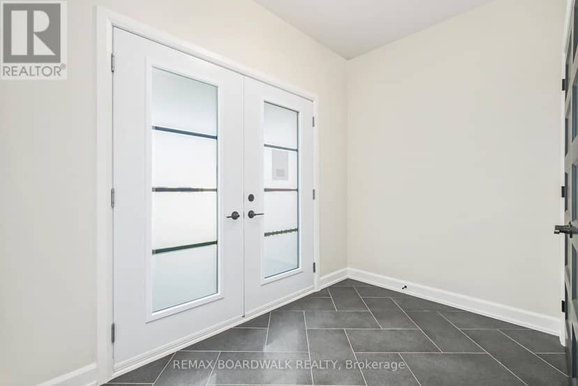 1039 Chablis Crescent — photo 2 of 15