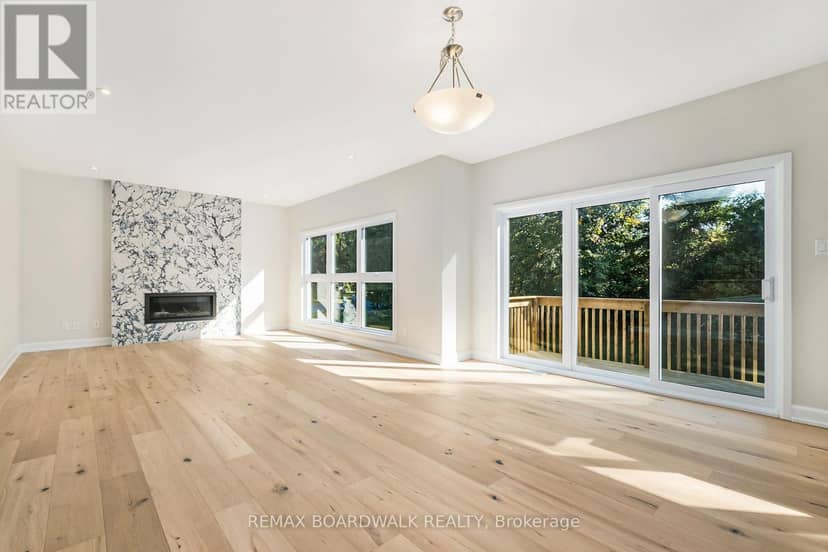 1039 Chablis Crescent — photo 3 of 15