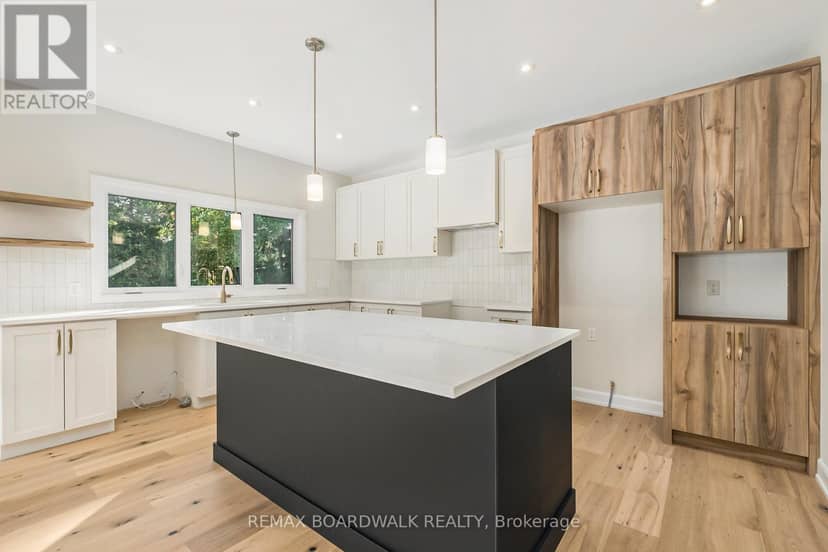 1039 Chablis Crescent — photo 4 of 15