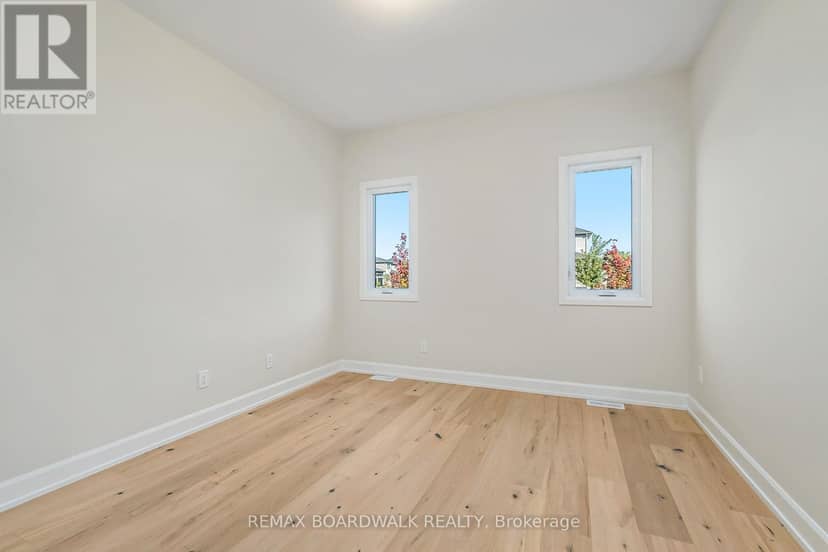 1039 Chablis Crescent — photo 7 of 15