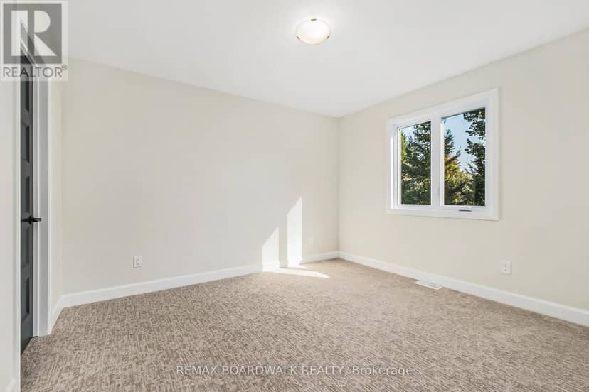 1039 Chablis Crescent — photo 8 of 15