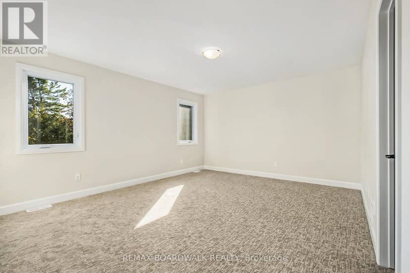 1039 Chablis Crescent — photo 9 of 15