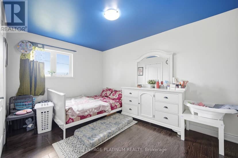 19 Golding Avenue — photo 13 of 34