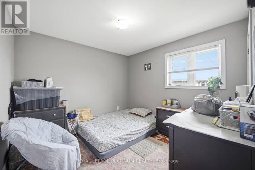 19 Golding Avenue — photo 16 of 34