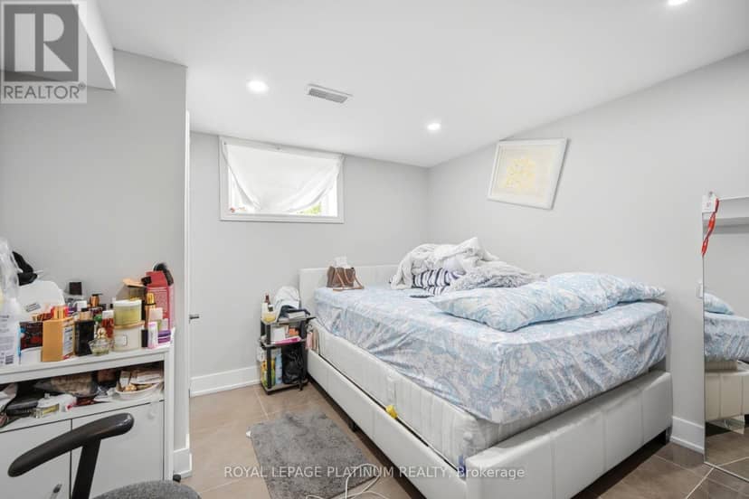 19 Golding Avenue — photo 28 of 34