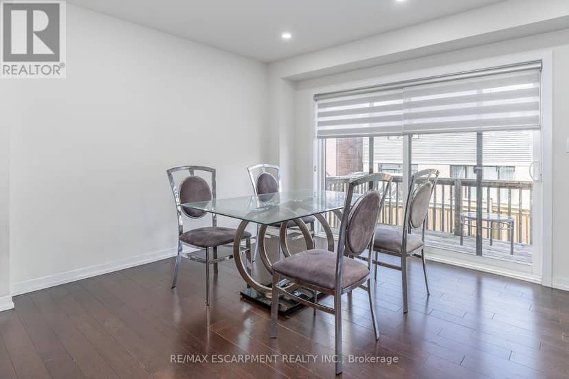 32 Hedges Crescent — photo 8 of 20