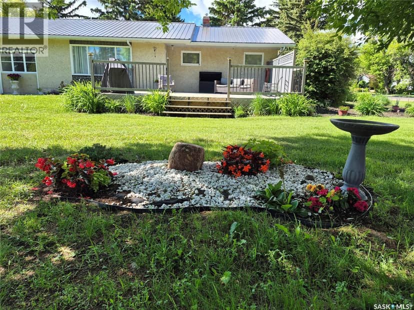 300 Dion AVENUE — photo 3 of 30
