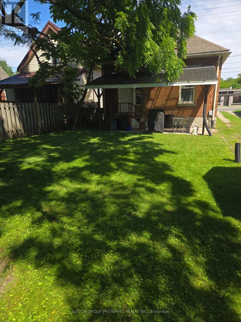 1001 Oxford Street E — photo 11 of 12